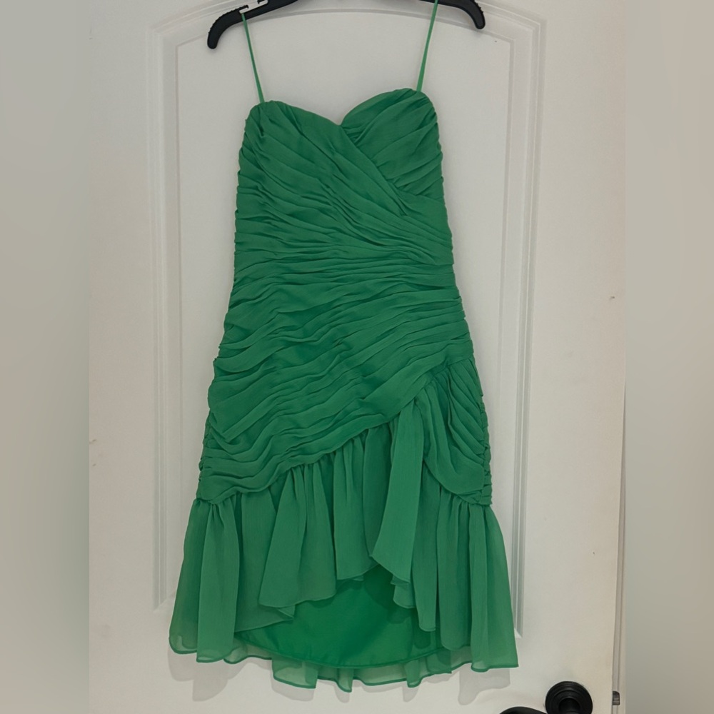 NWT Brand new sz 4. The color is Island Green. It’s a must have!